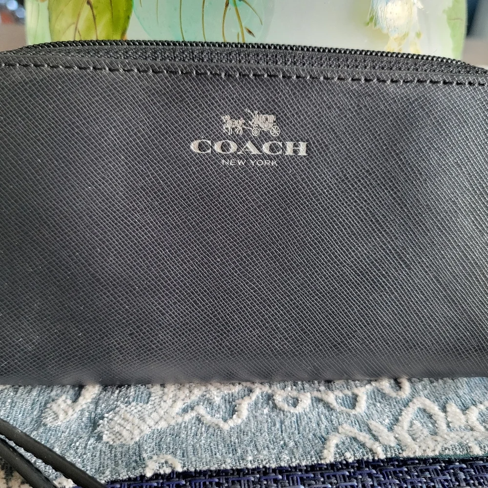 Coach Wristlet - Picture 2 of 8